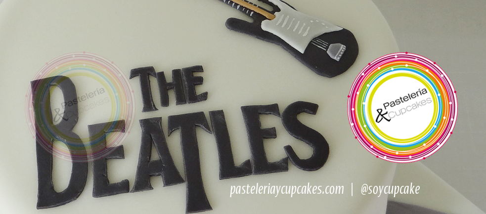 Pastel en fondant de los Beatles