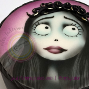 Pastel en fondant decorado con aerógrafo temática día de muertos